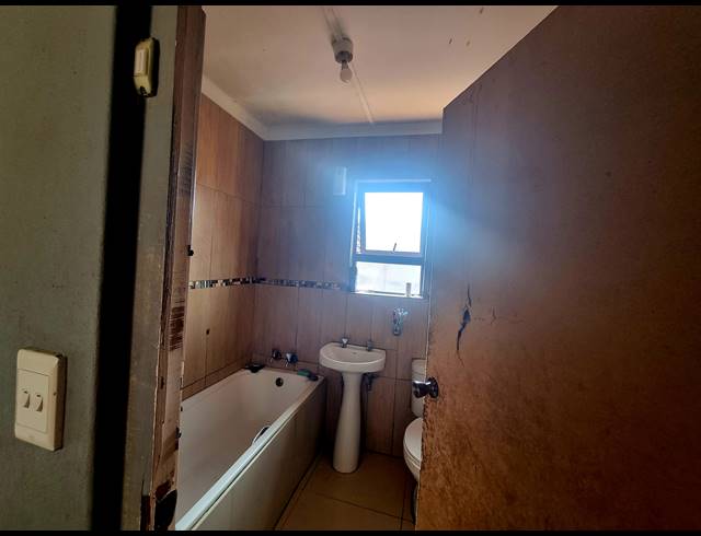 2 BEDROOM HOUSE FOR SALE IN UMHLATHUZE